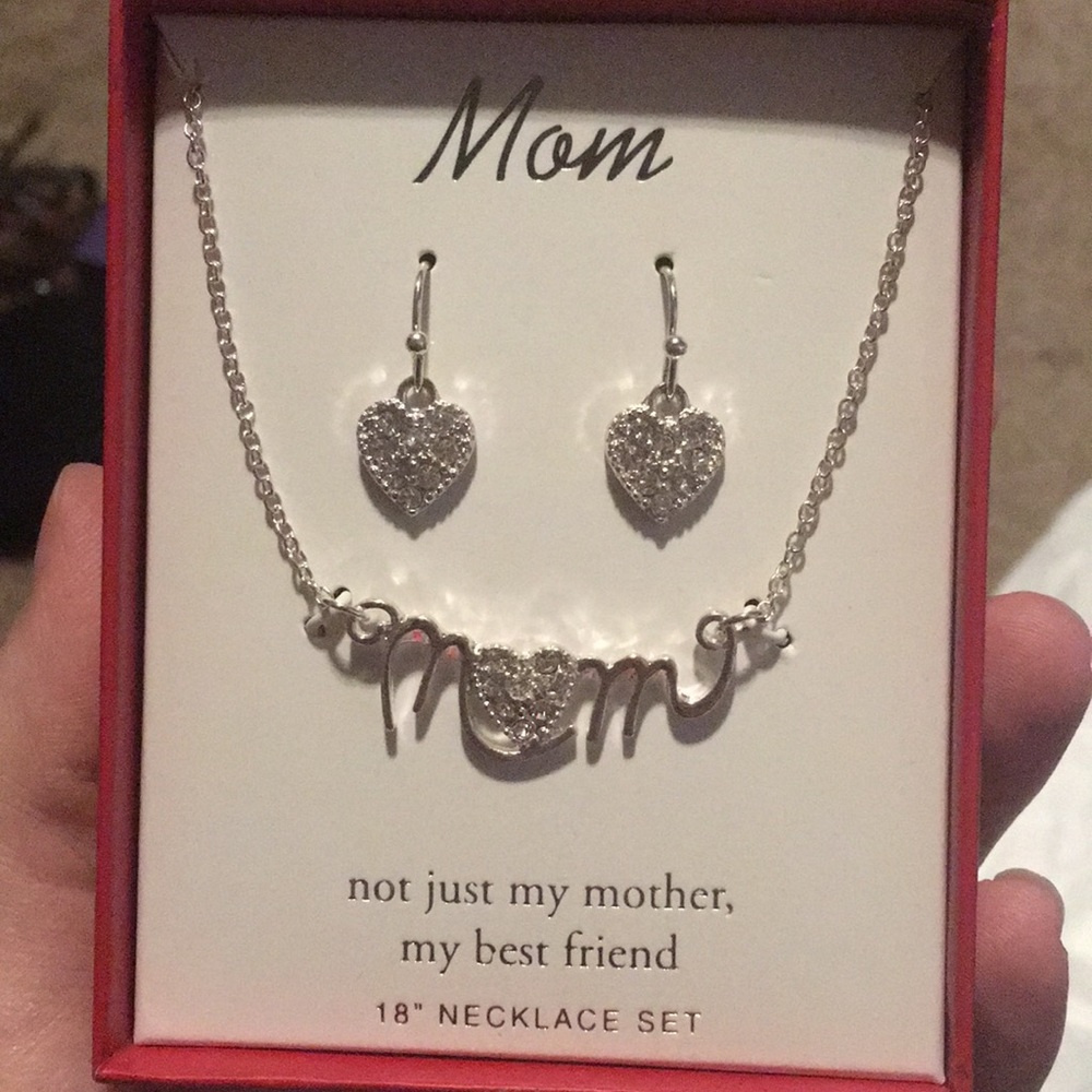 Necklace and earring set
